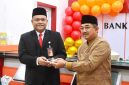 Bupati Anwar Sadat Bersama Pimpinan Bank Jambi Cabang Kuala Tungkal Raden Denmar (pro)