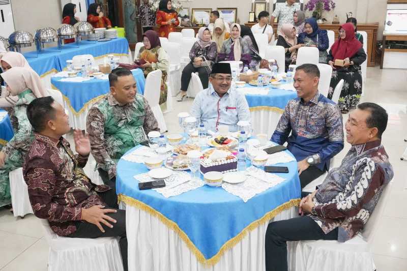 Ketua DPRD Tanjab Barat Hamdani,  Bupati Anwar Sadat, Dandim Letkol Inf Zulhiardi, Kapolres AKBP Maulia Kuswicaksono dan AKBP Agung Basuki (pro)