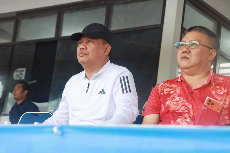 Wabup Tanjab Barat Katamso Bersama Ketua Umum KONI Jamal Darmawan Sie (pro)