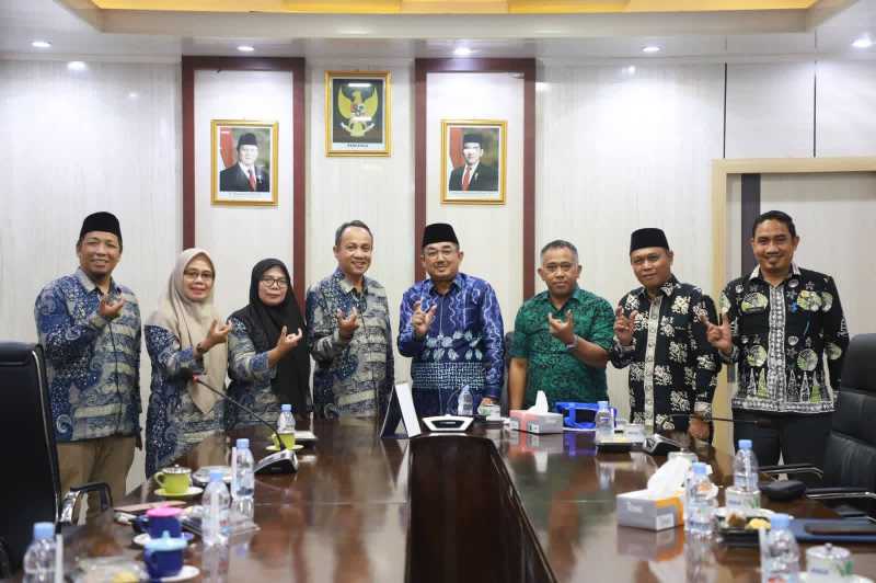 Bupati Tanjab Barat Anwar Sadat dan OPD Terkait Bersama Tim Fakultas Ushuluddin UIN STS Jambi (pro)