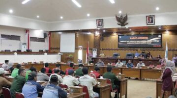 Kegiatan Audiensi Bersama Buruh di Gedung DPRD Tanjab Barat (FOTO : Humas)