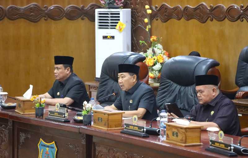 Ketua DPRD Tanjab Barat Hamdani Pimpin Paripurna Penyampaian Nota Pengantar Ranperda APBD 2027
