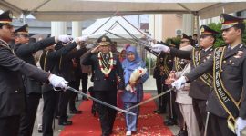 Tradisi Pedang Pora Pelepasan Personel Purna Tugas Polres Tanjab Barat (hms)