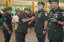 Brigjen TNI Heri Purwanto Pasang Tanda Jabatan Kasrem 042/Gapu (penrem 042/Gapu)