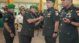 Brigjen TNI Heri Purwanto Pasang Tanda Jabatan Kasrem 042/Gapu (penrem 042/Gapu)
