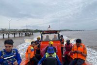 Tim SAR Melakukan Pencarian Terhadap Dua Nelayam Yang Hilang Kontak (hms)