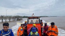 Tim SAR Melakukan Pencarian Terhadap Dua Nelayam Yang Hilang Kontak (hms)