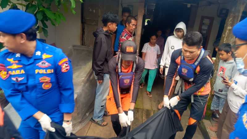 Proses Evakuasi Korban Ardan Maulana (hms)