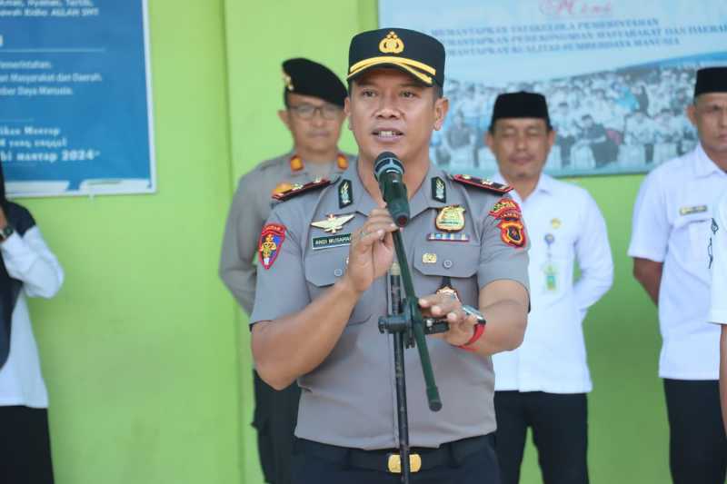 Wakapolres Tanjab Barat Kompol Andi Musahar Pimpin Apel di SMAN 1 (HMS)