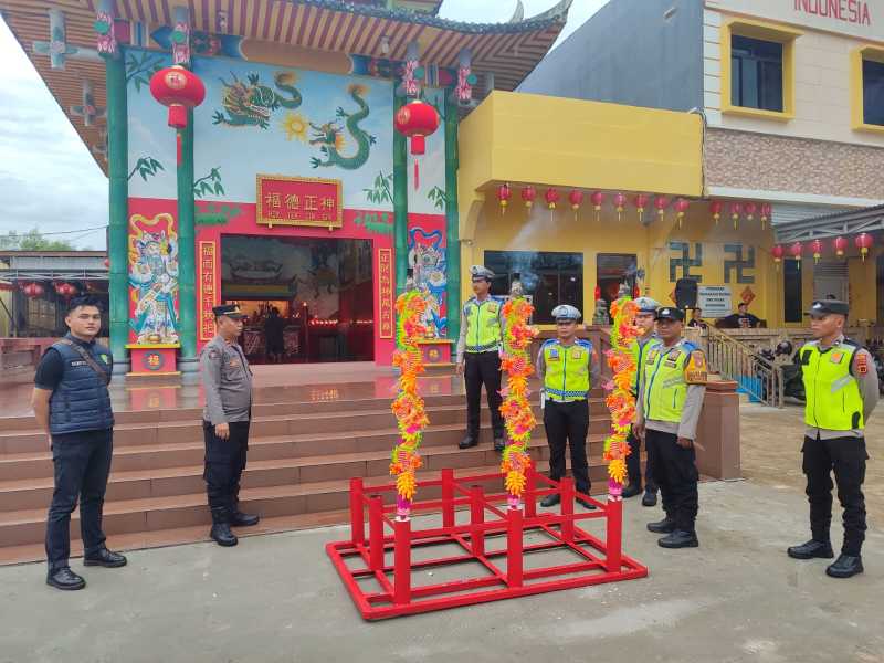 Pengamanan Ibadah Imlek di Vihara Buddhayana Kuala Tungkal (hms)