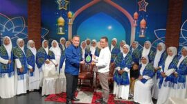 Foto Bersama dan Penyerahan Cinderamata (ist)