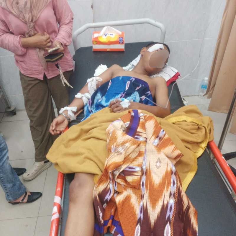 Fahri Saat Mendapatkan Perawatan di IGD RSUD KH Daud Arif Kuala Tungkal Minggu (10/5)