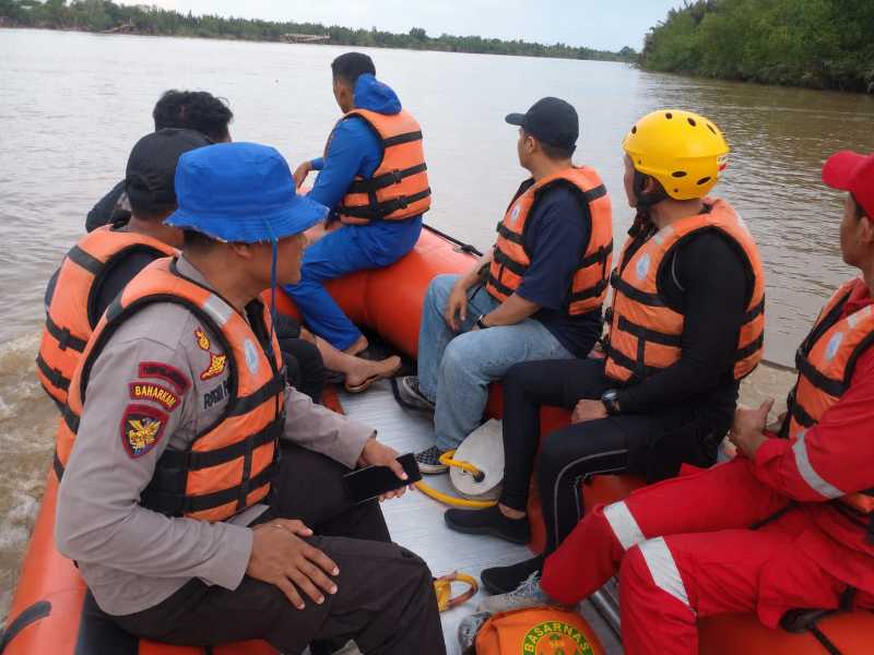 Tim Gabubgan Lakukan Pencarian Terhadap Korban (FOTO : Humas)