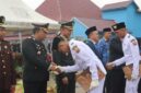 Kapolres Tanjab Barat AKBP Maulia Kuswicaksono Bersalaman Dengan Anggota Paskibraka Hari Lahir Pancasila (FOTO : HMS)