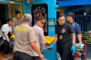 Personel Polres Tanjab Barat Saat Evakuasi Jenazah (hms)