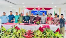 Camat Bram Itam Rendriawan Akbar, SH, Para Kepala Desa Foto Bersama Kajari Tanjab Barat M Riduan Bugis, SH., MH (Dok ist)