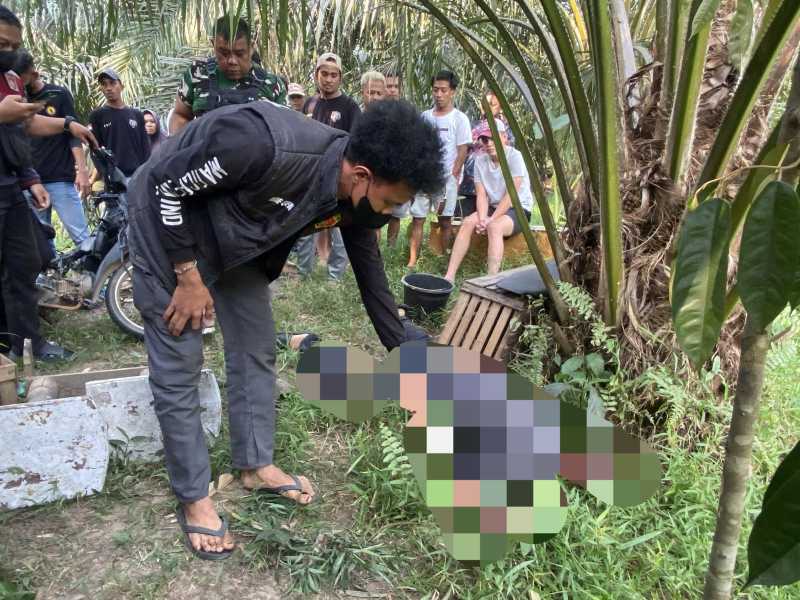 Personel Polsek Merlung Melakukan Olah Tempat Kejadian Perkara (TKP)