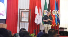 Rocky Gerung saat mengisi Kuliah Umum di Politeknik Agraria STPN, Sleman, D.I. Yogyakarta (ATR/BPN)
