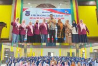 Narasumber Kusumo Suryo Harjuo Bersama Ketua Himpaudi Ida Rosilawati, Panitia dan Peserta Pelatihan Kompetensi (ist)