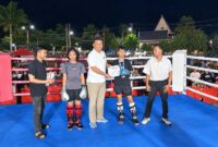 Wakil Bupati Katamso Menyerahkan Sertipikat dan Medali Kepada Fighter (Ist)