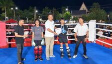 Wakil Bupati Katamso Menyerahkan Sertipikat dan Medali Kepada Fighter (Ist)