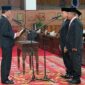 Ketua DPRD Provinsi Jambi Edi Purwanto Saat Melantik Ismed dan Andarno sebagai Anggota DPRD Provinsi Jambi PAW masa jabatan 2019-2024, Sabtu (28/10/23). FOTO : HMS