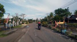 Salah satu titik Jalan Sri Soedewi yang akan di Aspal. FOTO : Bas/LT