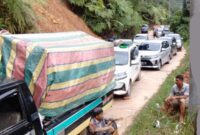 Warga Keluhkan Kondisi Jalan Batang Asai Rusak Parah. FOTO : Val