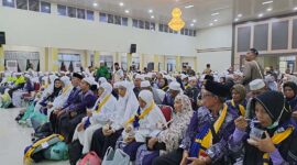 Jemaah Haji dari Tanjung Jabung Barat Saat Berada di Asrama Haji Antara Jambi setelah menyelesaikan rangkaian ibadah haji di Arab Saudi, Jumat (19/7/24) malam. FOTO : Bag Kesra