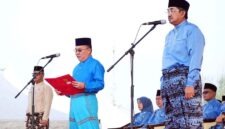 Anggota DPRD Tanjung Jabung Barat, Jamal Darmawan Sie, SE, MM (tengah), duduk bersama jajaran Forkopimda saat menghadiri Upacara Peringatan Hari Jadi ke-61 Kabupaten Tanjung Jabung Barat di Alun-Alun Kota Kuala Tungkal, Senin (10/8/2026). (FOTO : Dok. Humas)