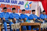 Anggota DPRD Tanjung Jabung Barat, Jamal Darmawan Sie, SE, MM (tengah), duduk bersama jajaran Forkopimda saat menghadiri Upacara Peringatan Hari Jadi ke-61 Kabupaten Tanjung Jabung Barat di Alun-Alun Kota Kuala Tungkal, Senin (10/8/2026). (FOTO : Dok. Humas)