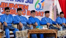 Anggota DPRD Tanjung Jabung Barat, Jamal Darmawan Sie, SE, MM (tengah), duduk bersama jajaran Forkopimda saat menghadiri Upacara Peringatan Hari Jadi ke-61 Kabupaten Tanjung Jabung Barat di Alun-Alun Kota Kuala Tungkal, Senin (10/8/2026). (FOTO : Dok. Humas)