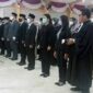 Sekda Tanjung Jabung Barat H Agus Sanusi memimpin pelantikan dan pengambilan Sumpah dan Janji Pejabat Fungsional Kesehatan dan Struktural di Balai Pertemuan Kantor Bupati, Senin (23/5/22). FOTO : Lintastungkal