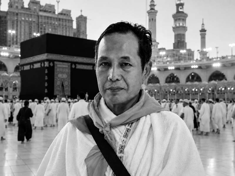 Almarhum Nasrullah (54), jamaah haji asal Kecamatan Senyerang, Kabupaten Tanjab Barat yang tergabung dalam Kloter BTH 24 yang dilaporkan wafat pada Rabu (27/5/2026). (FOTO: Dok. Kementerian Haji dan Umrah Tanjab Barat)