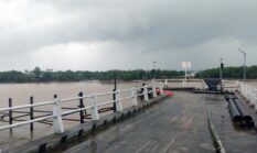 BREAKING NEWS: Jembatan Penyebrangan Sungai Landak Tanjab Barat Ambruk, 2 Pekerja Las Hilang Jatuh ke Sungai