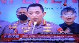 Kapolri Jenderal Listyo Sigit Prabowo saat konferensi pers di Rupatama Mabes Polri, Jakarta, Selasa (9/8/22) malam. FOTO : Tangkapan Layar