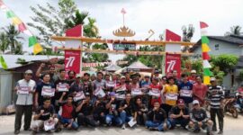 Foto bersama Panitia, Pelatih dan peserta yang mengikuti Pelatihan Pengecatan event move together rangkaian HUT ke-77 Kemerdekaan RI. FOTO : Ken.id