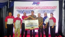 Pimpinan JNE Serahkan Mobil Jenazah, Gelar Donor Darah dan Pemeriksaan Kesehatan Gratis di Jambi, Kamis (15/5/25). FOTO : HMS