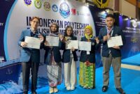 Dari kiri ke kanan: Fachri Akhar (Juara III Interview), Shafa Nailah & Brian Rizky Ramadhanie (Juara II Videography Challenge), Gracia Letare Napitupulu (Juara I Newscasting), dan Cello Brian Parulian Panjaitan (Juara III Sales and Pitching). Prestasi masif ini membuktikan kualitas unggul mahasiswa vokasi siap kerja dan siap bersaing di kancah nasional! (Foto: Dok. Biro Humas Kemnaker)