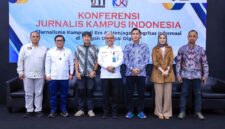 (Dari kiri ke kanan) Jajaran pengurus Ikatan Jurnalis Televisi Indonesia (IJTI), Sekretaris Jenderal Kemnaker Cris Kuntadi (keempat dari kiri), Ketua Umum IJTI Herik Kurniawan (kelima dari kiri), beserta para pembicara dan tamu undangan berfoto bersama dalam pembukaan Konferensi Jurnalis Kampus Indonesia di Gedung Dewan Pers, Jakarta, Kamis (4/6/2026). (FOTO : Dok. Istimewa Kemnaker)