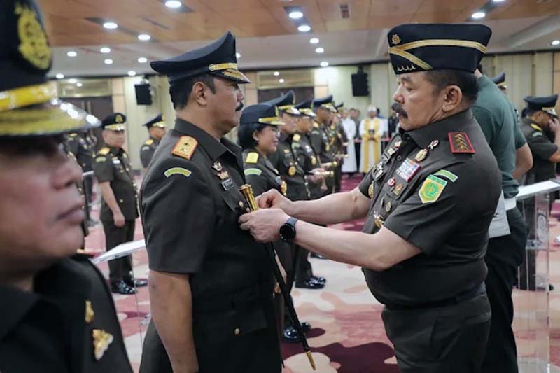 Jaksa Agung ST Burhanuddin Saat Lantik Sugeng Hariadi Menjadi Kajati Jambi, Kamis (23/10/25). [FOTO : KEJATI JAMBI]