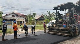 Pengerjaan Jalan Ness yang Sempat Terdampak Tol, Kini Sudah Mulus Kembali Dilapisi Aspal Baru. FOTO : VIRYZHA