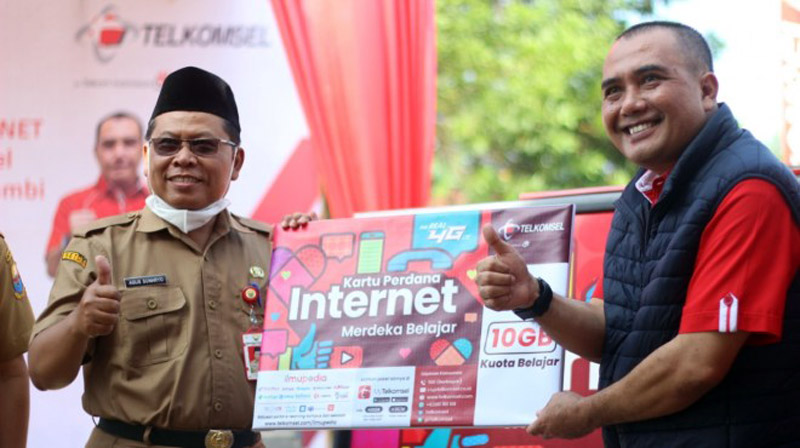 FOTO : Pemerintah Provinsi Jambi dan Telkomsel kembali meluncurkan program Merdeka Belajar Jarak Jauh (MBJJ), Senin (07/09/20). 