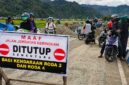 Tampak spanduk pemberitahuan penutupan sementara Jembatan Kerinduan, Kota Sungai Penuh, bagi kendaraan roda dua maupun roda empat. Pengendara diimbau untuk segera beralih menggunakan jalur alternatif guna menghindari penumpukan arus lalu lintas selama proses perbaikan palang jembatan berlangsung. (FOTO : Istimewa / Dok. Dishub Sungai Penuh)