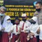 Kadis Dikbud Muaro Jambi Erwanisah Ketia Meninjau Vaksinasi di SDN 15 Desa Air Hitam, Sungai Gelam, Senin (21/02/22). FOTO : Noval/LT
