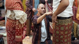 agam produk kriya dan wastra Nusantara unggulan dari empat UMK binaan resmi unjuk gigi dalam ajang pameran kerajinan nasional Kriyanusa 2026 yang berlangsung di Hall B Jakarta Convention Center (JCC) Senayan, Jakarta. (FOTO : Dok. Pertamina)