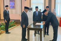 Syahroni Ali, A.Md.IP., S.H., M.H., resmi mengemban amanah sebagai Kepala Lapas IIA Jambi setelah dilantik dalam sebuah prosesi khidmat di aula Kantor Wilayah Kemenkum Jambi. FOTO : VIRYZHA/LT