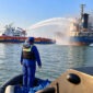 Detik-detik proses pemadaman dan evakuasi kru kapal tanker MT Nurhasanah Lima yang mengalami ledakan di kamar mesin saat berlabuh jangkar di perairan Teluk Majelis, Kabupaten Tanjung Jabung Timur, Rabu (23/9/2026). (Foto: Humas Basarnas Jambi)