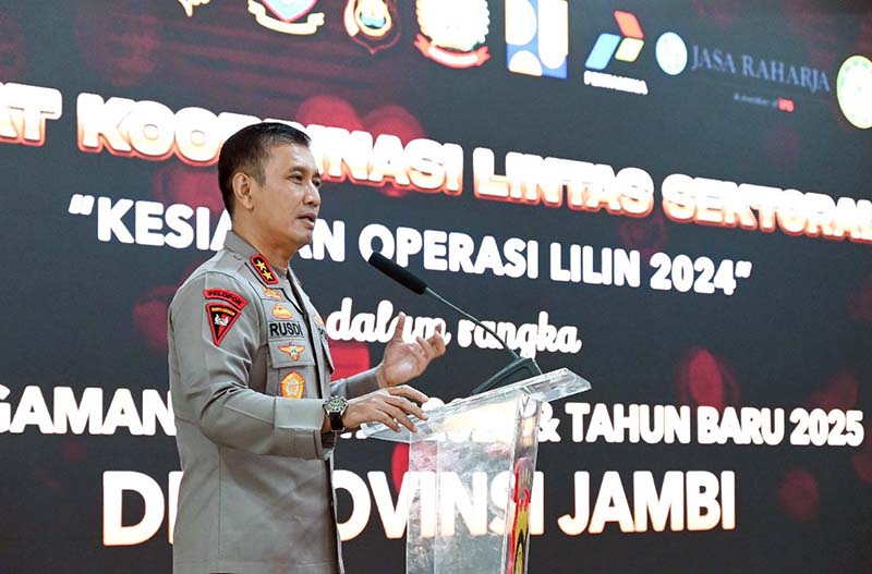 Kapolda Jambi Irjen Pol Drs Rusdi Hartono Saat Sambutan Pembukaan Rakor Lintas Sektoral Kesiapan Operasi Lilin Pengamanan Natal dan Tahun Baru. FOTO : HSM