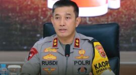 Kapolda Jambi Irjen Pol Rusdi Hartono didamping Kabid Humas  Kombes Pol Mulia Prianto Menyampaikan Rilis Kinerja Akhir Tahun 2024 dihadapan para jurnalis, Senin (30/12/24). FOTO : Ist